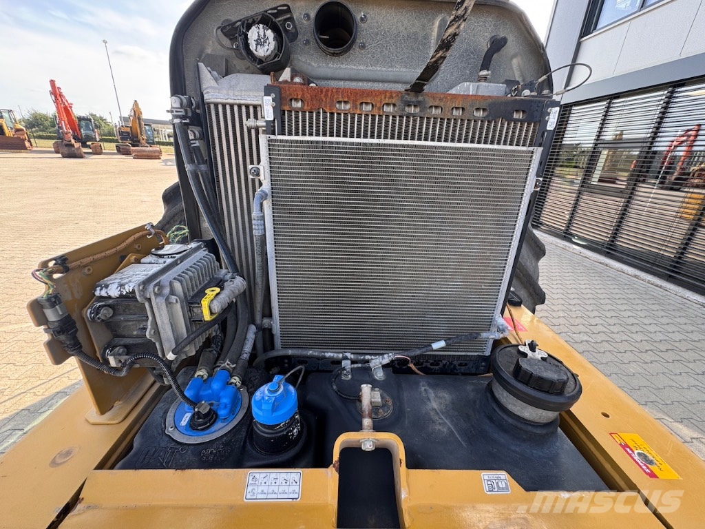 CAT CP68B Erdbauwalzen