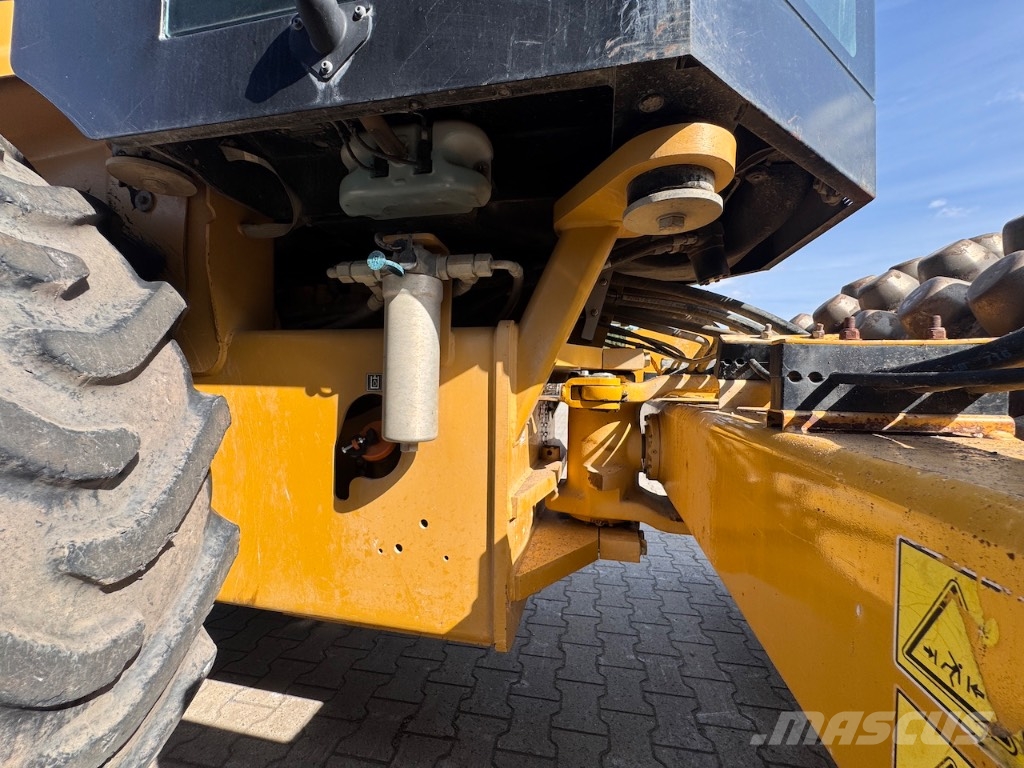 CAT CP68B Erdbauwalzen
