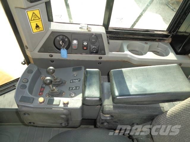 CAT 966 K لوادر بعجل