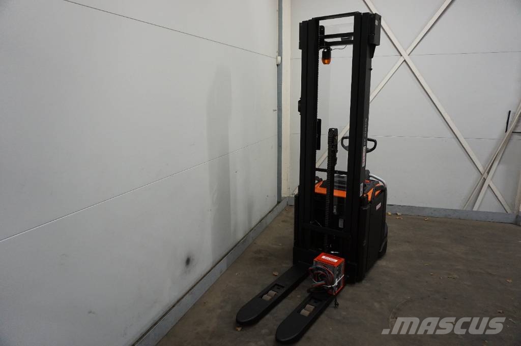 Toyota SPE160L Meeloop stapelaar