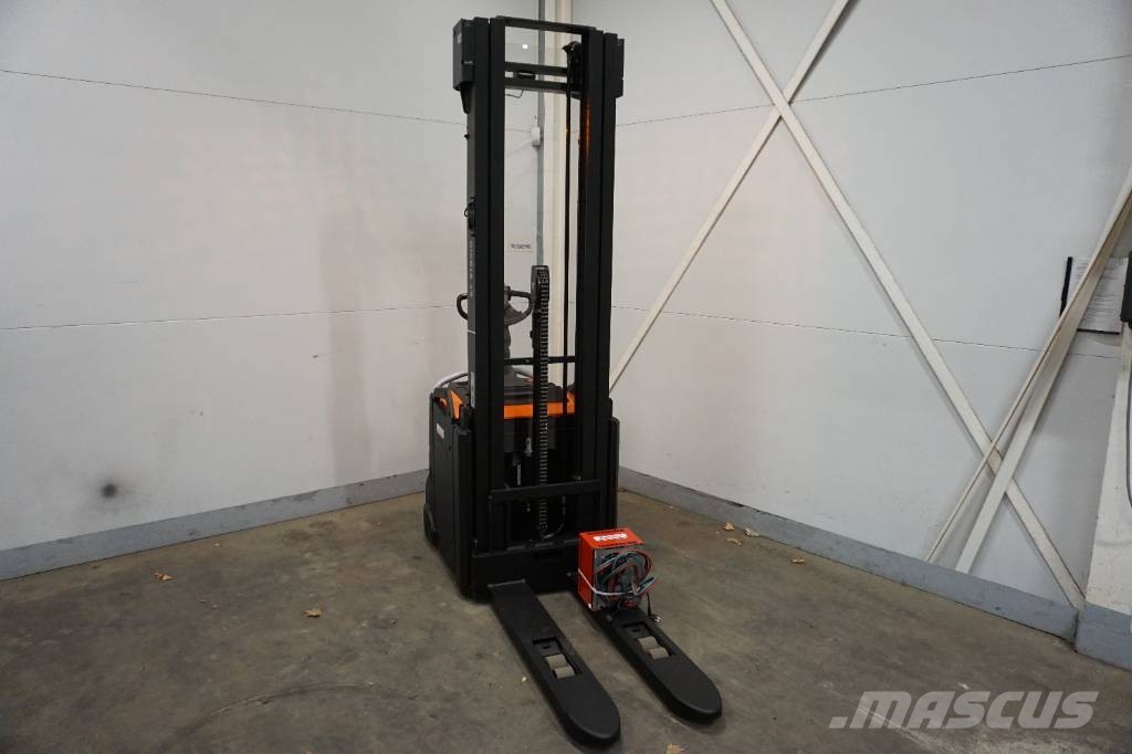 Toyota SPE160L Meeloop stapelaar