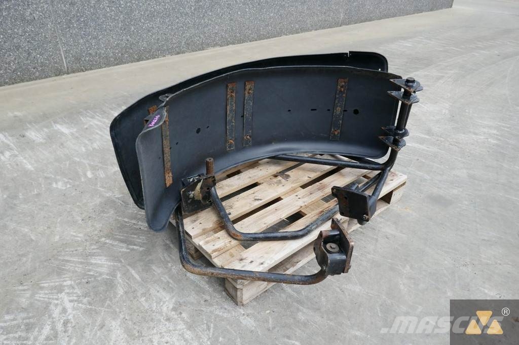 CAT 140M Front fender set Transport - drugo