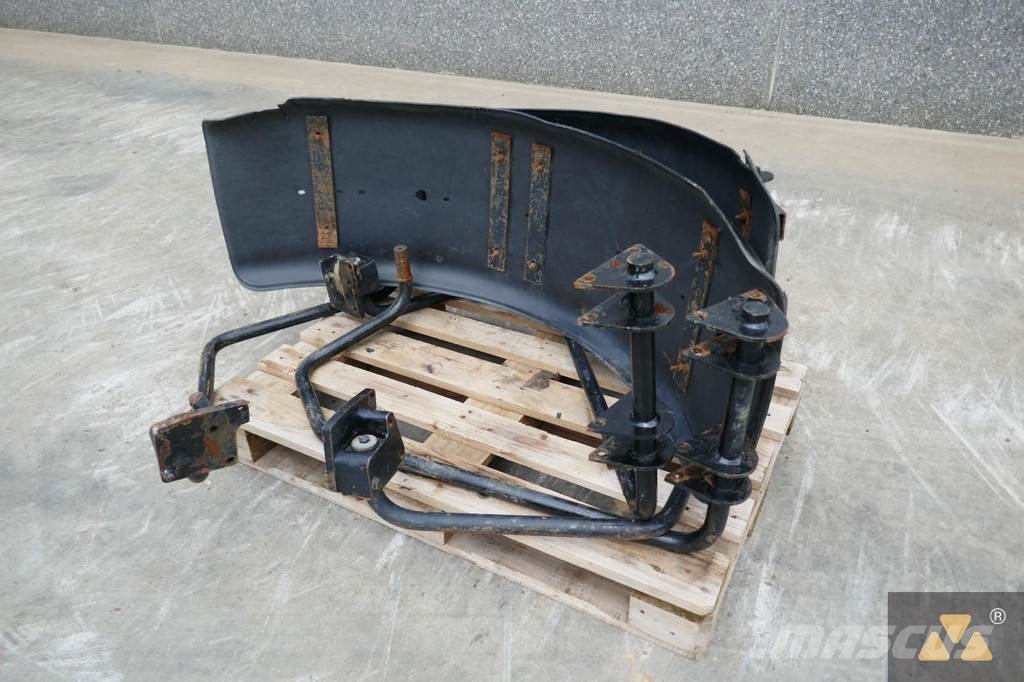 CAT 140M Front fender set Transport - drugo