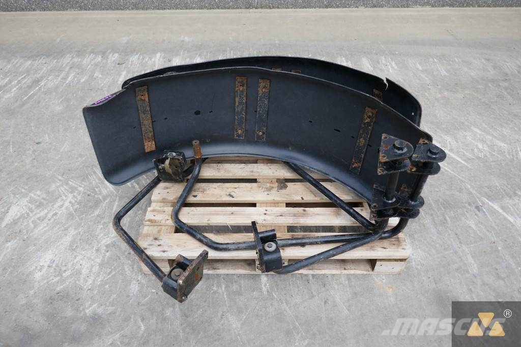 CAT 140M Front fender set Transport - drugo