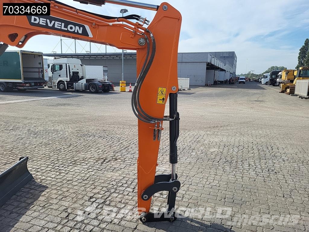 Develon DX55 R-7 A/C Mini bagri <7t