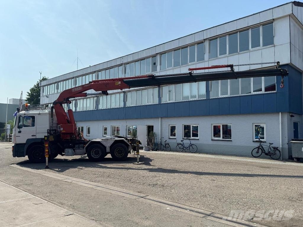 MAN 28.403 6X4 EURO 2 - FASSI F520XP + REMOTE CONTROL Cavalos mecânicos