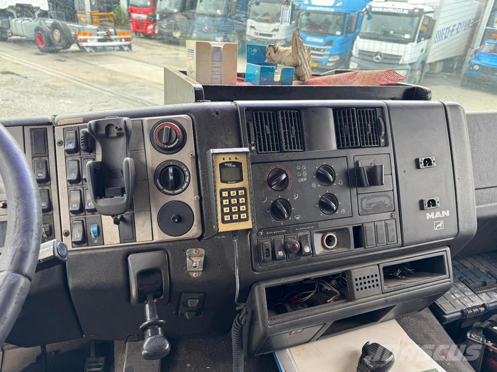 MAN 28.403 6X4 EURO 2 - FASSI F520XP + REMOTE CONTROL Cavalos mecânicos