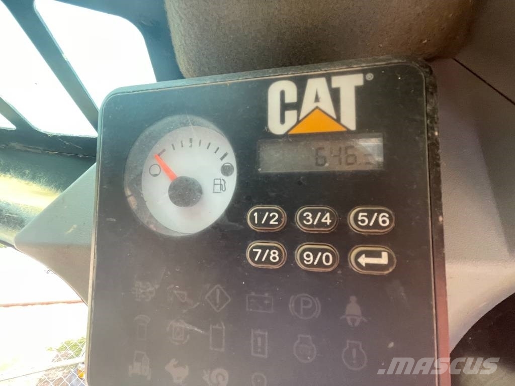 CAT 259 D لوادر انزلاقية التوجيه