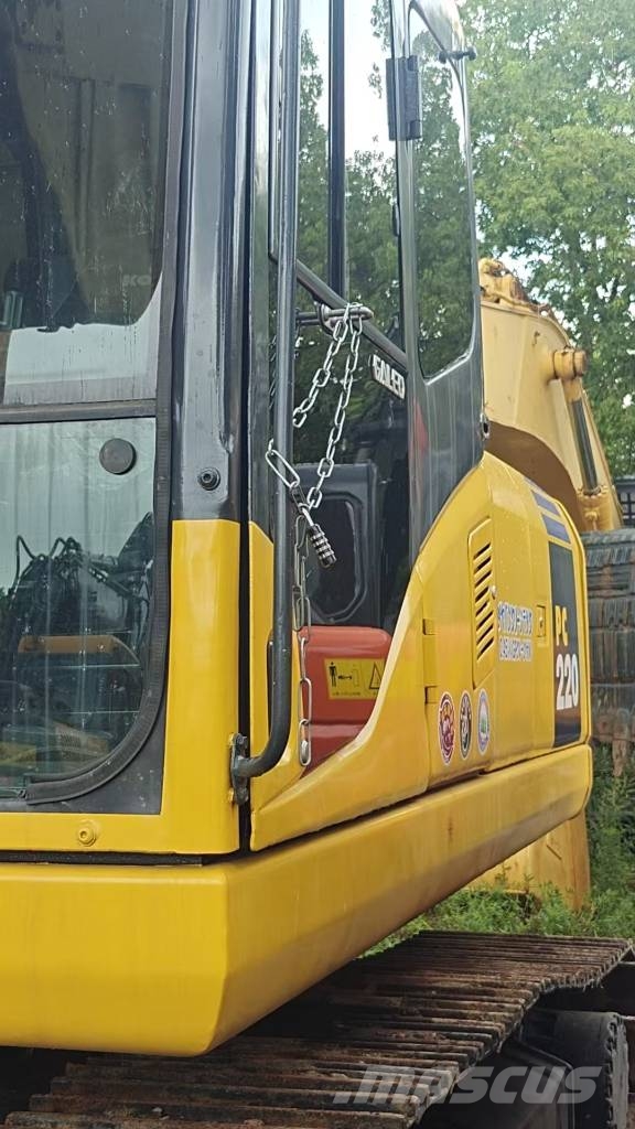 Komatsu PC 220 Kāpurķēžu ekskavatori