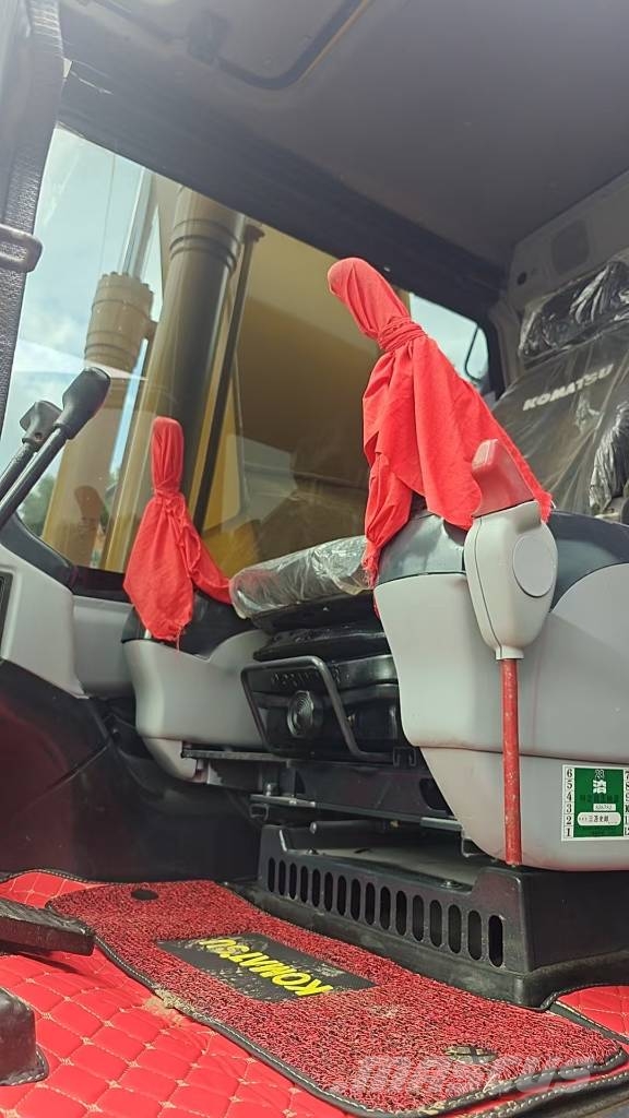 Komatsu PC 220 Kāpurķēžu ekskavatori