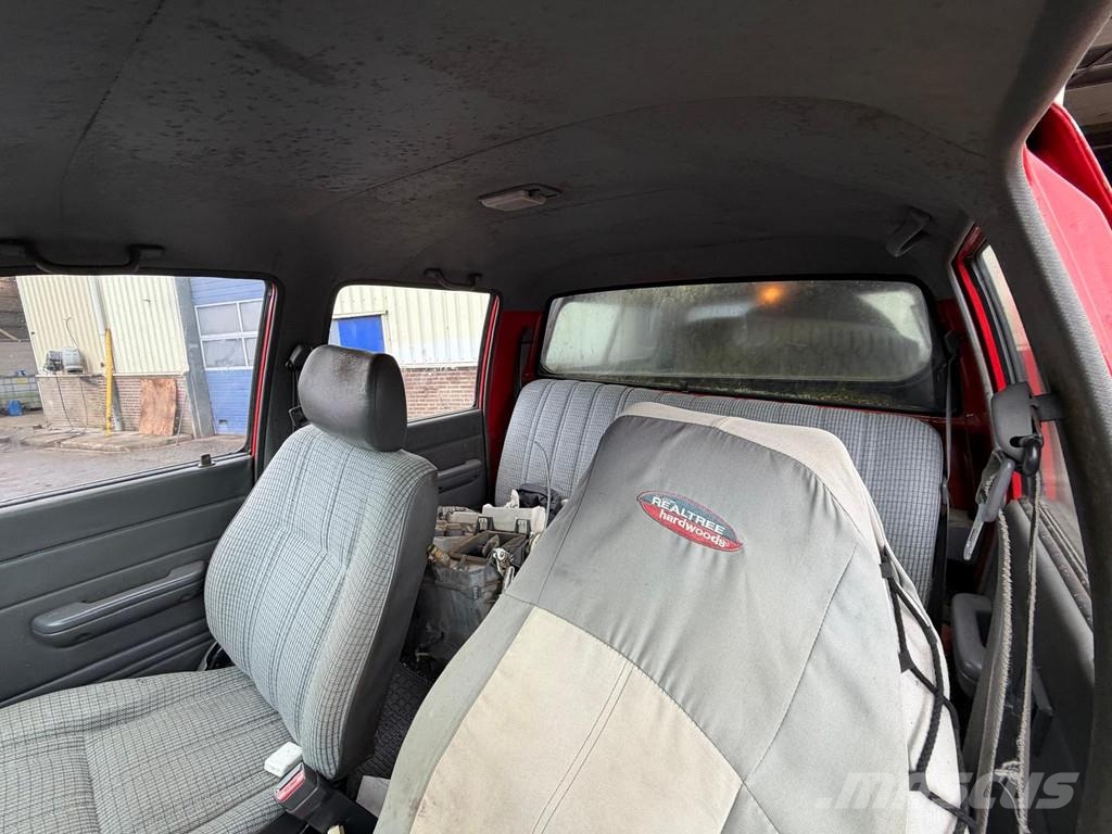 Toyota Hilux 4x4 4DW - 5 Seats - Manual Gearbox - 2.4 Die Auto's