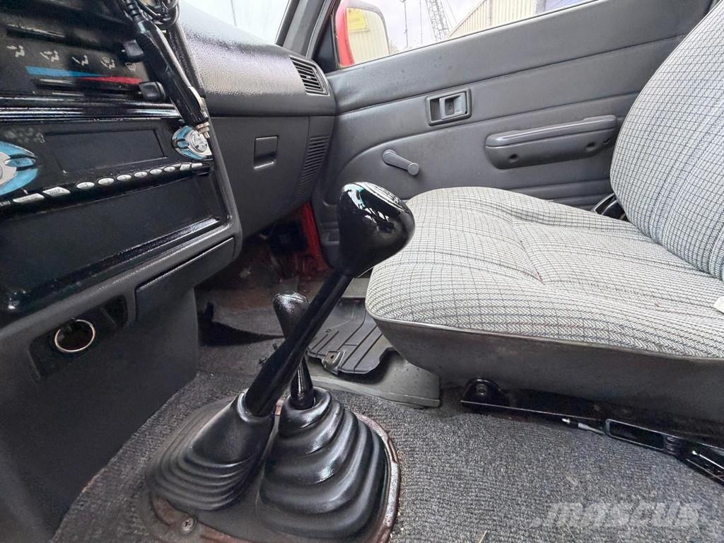 Toyota Hilux 4x4 4DW - 5 Seats - Manual Gearbox - 2.4 Die Auto's