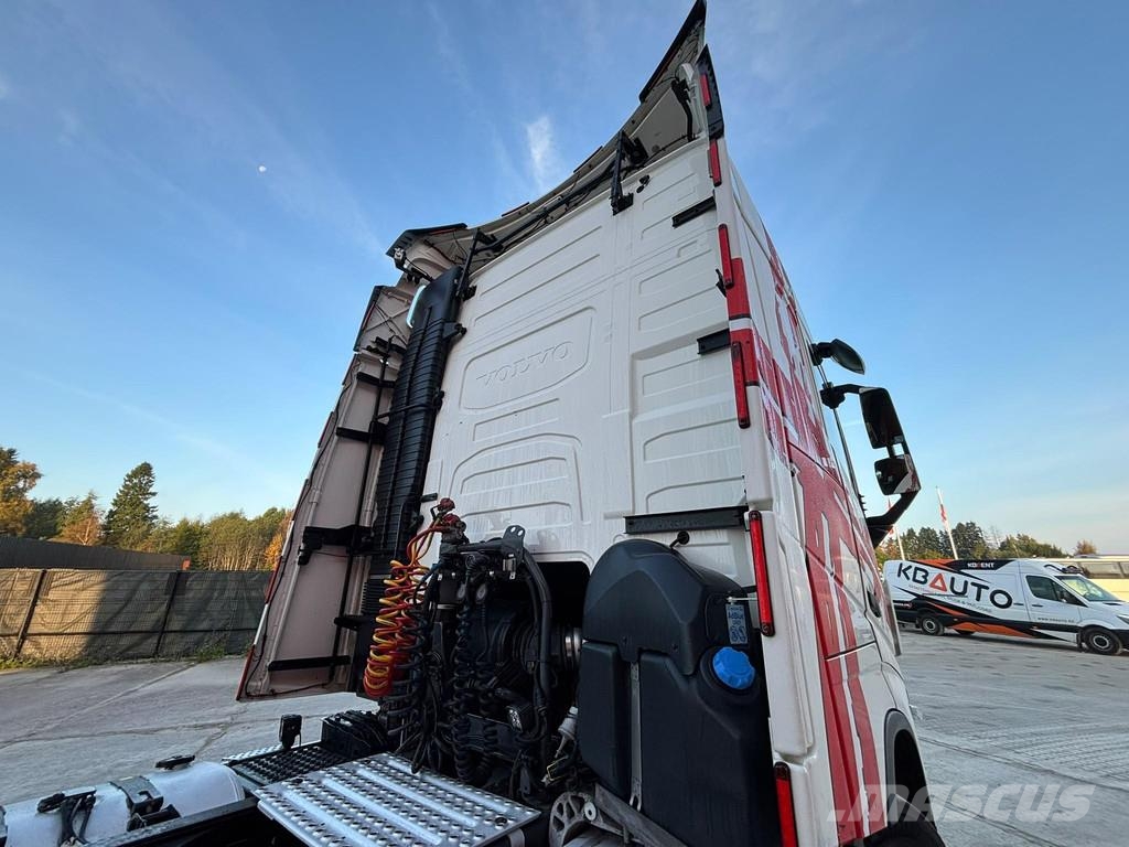 Volvo FH500 6x4 TANDEM LIFT / 75T GCW Tegljači