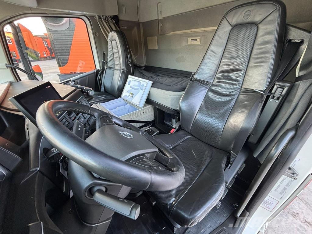 Volvo FH500 6x4 TANDEM LIFT / 75T GCW Tegljači