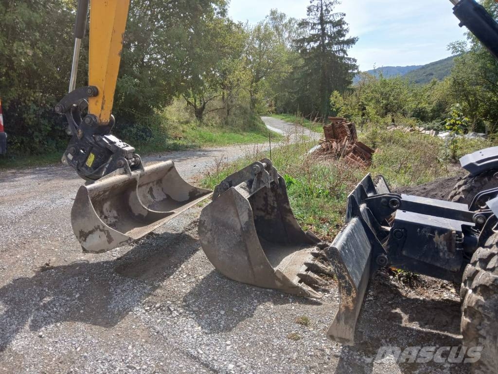JCB Hydradig حفارات بعجل