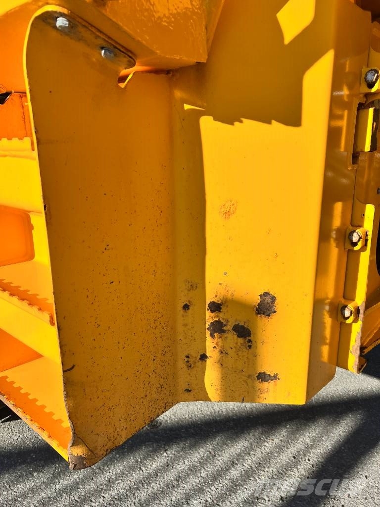 JCB 413 K T4F Pale gommate