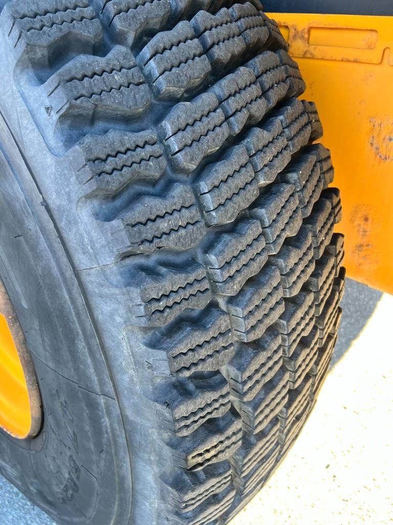JCB 413 K T4F Pale gommate
