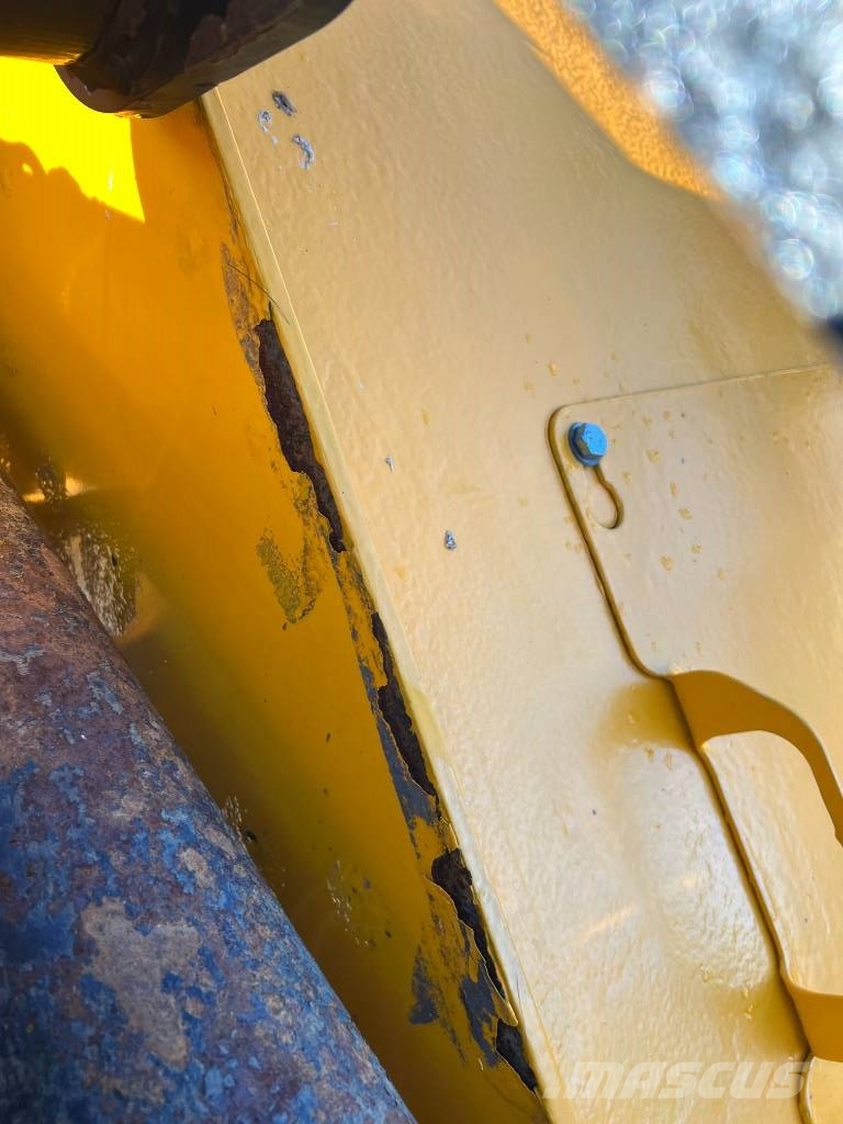 JCB 413 K T4F Pale gommate