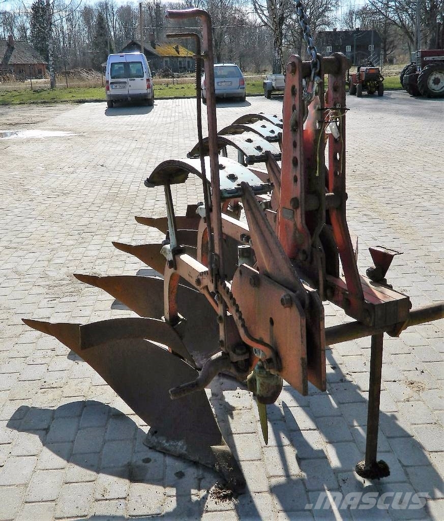 Kverneland 4 Conventional ploughs