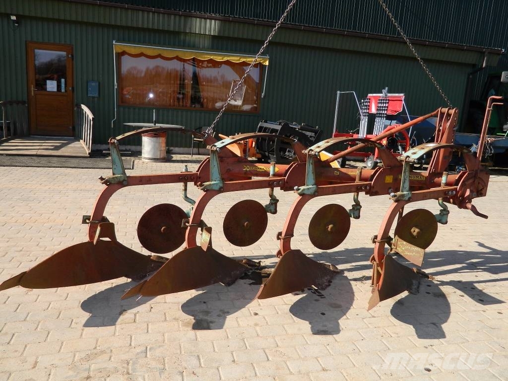Kverneland 4 Conventional ploughs