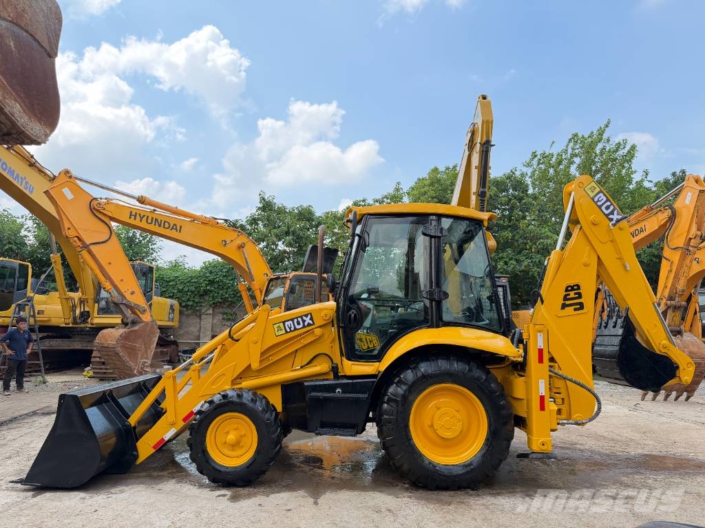 JCB 3CX Ekskavatori-iekrāvēji