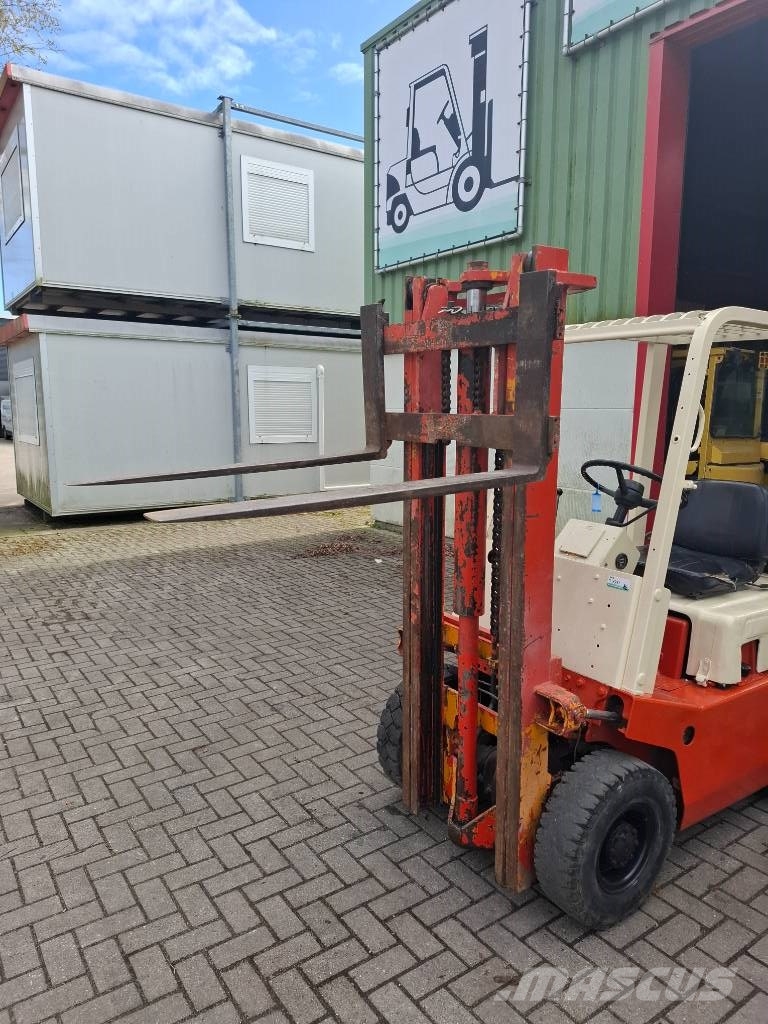 Datsun Nissan F01-A14U Heftruck Газовые погрузчики