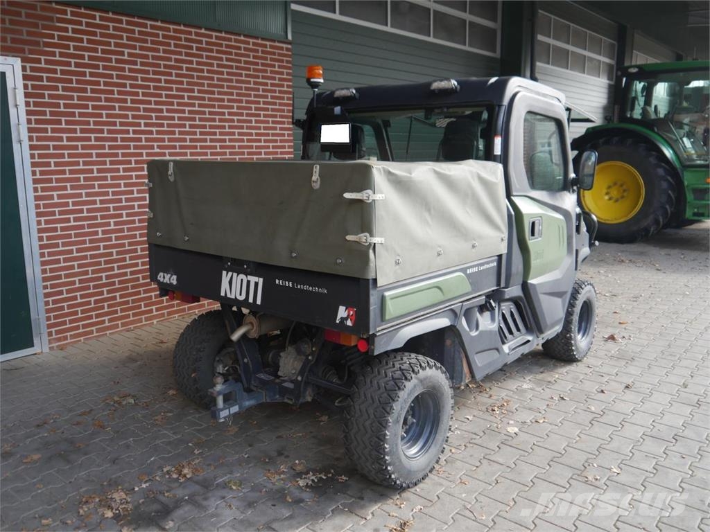 Kioti K9 Allrad UTV LoF Traktoren