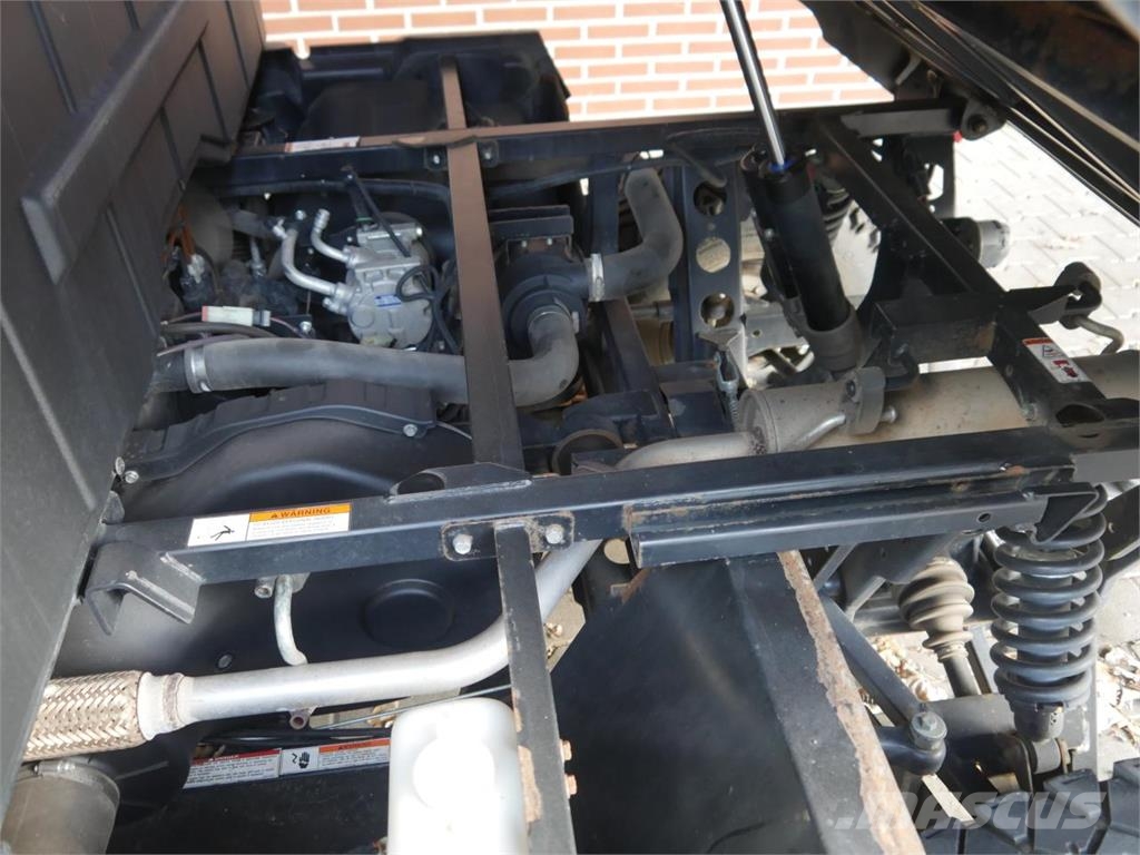 Kioti K9 Allrad UTV LoF Traktoren