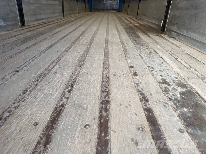Krone 3 axle Curtainsider / Planenauflieger Tentinės puspriekabės