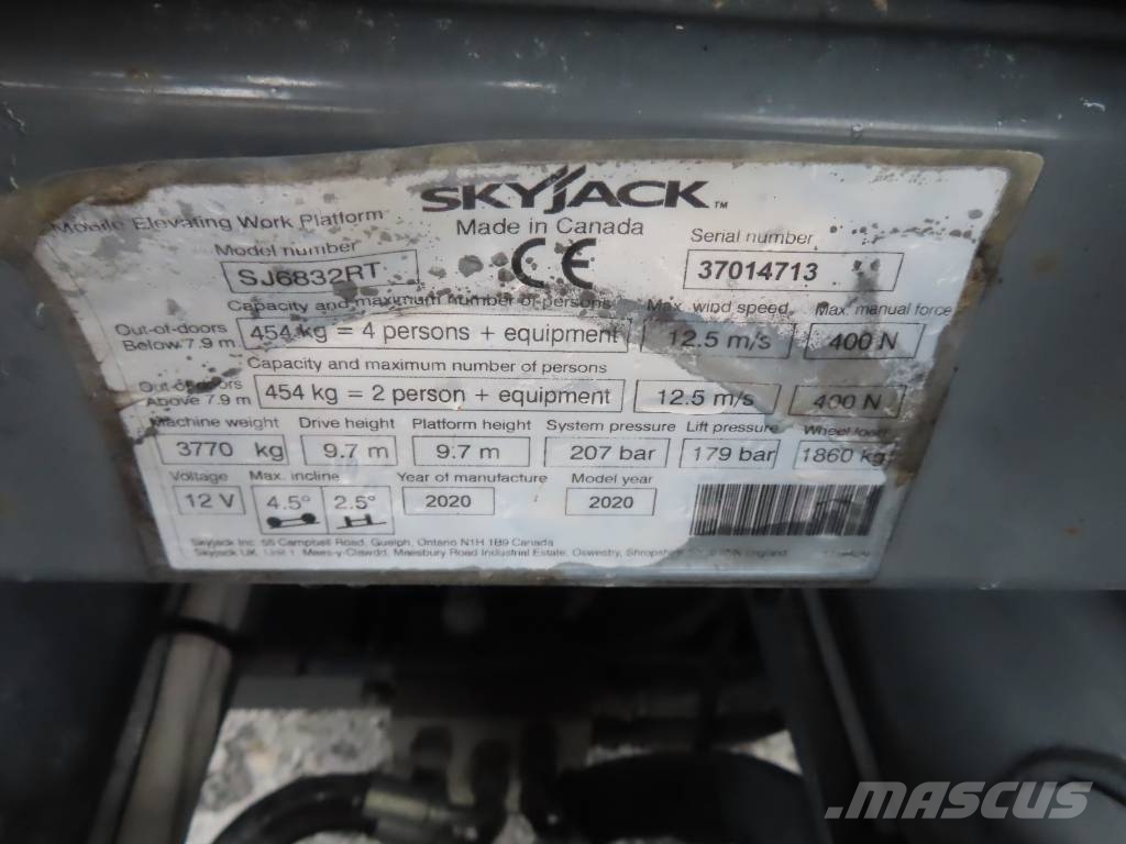 SkyJack 6832RT Ножични работни платформи