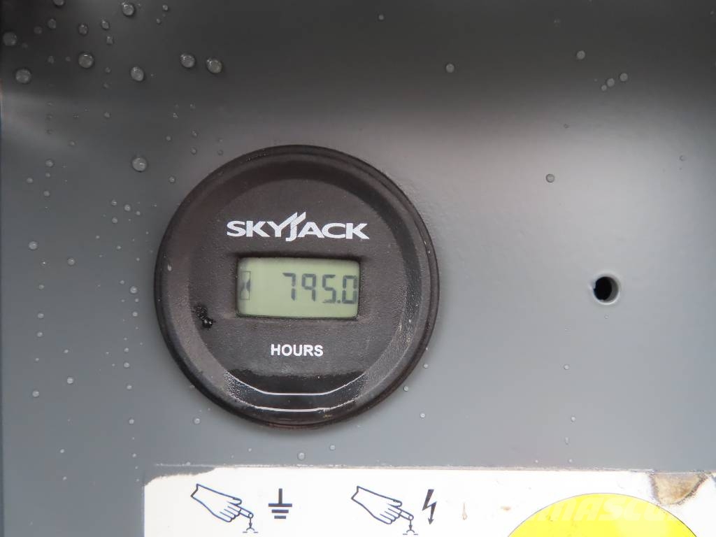 SkyJack 6832RT Ножични работни платформи