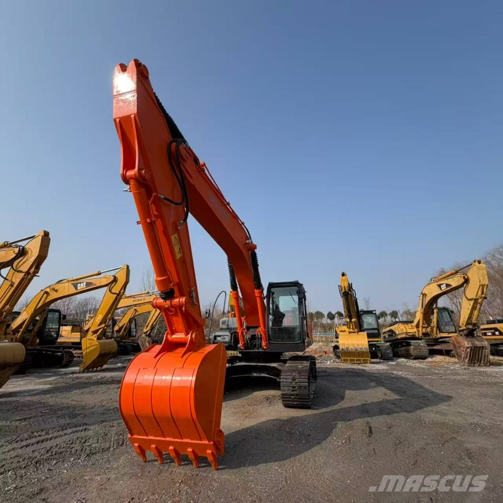 Hitachi ZX210 Kāpurķēžu ekskavatori