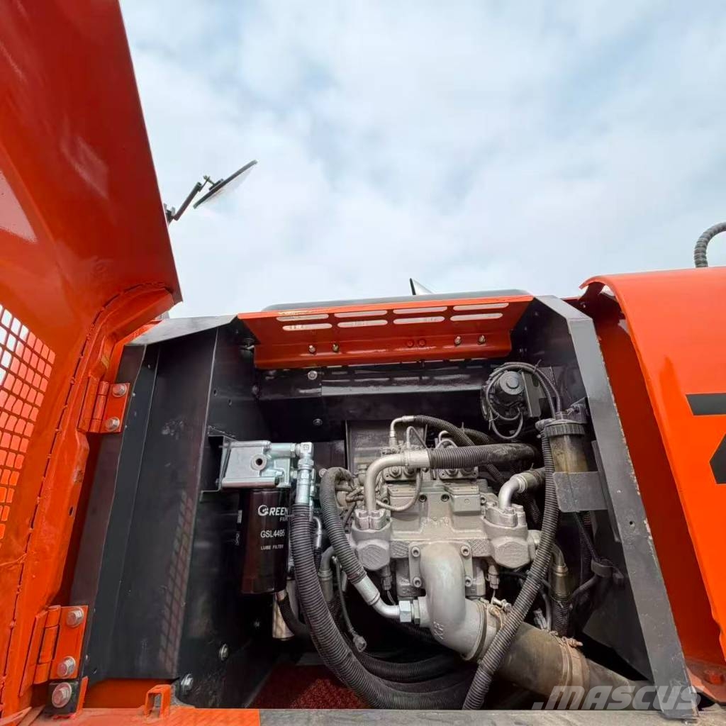 Hitachi ZX210 Kāpurķēžu ekskavatori