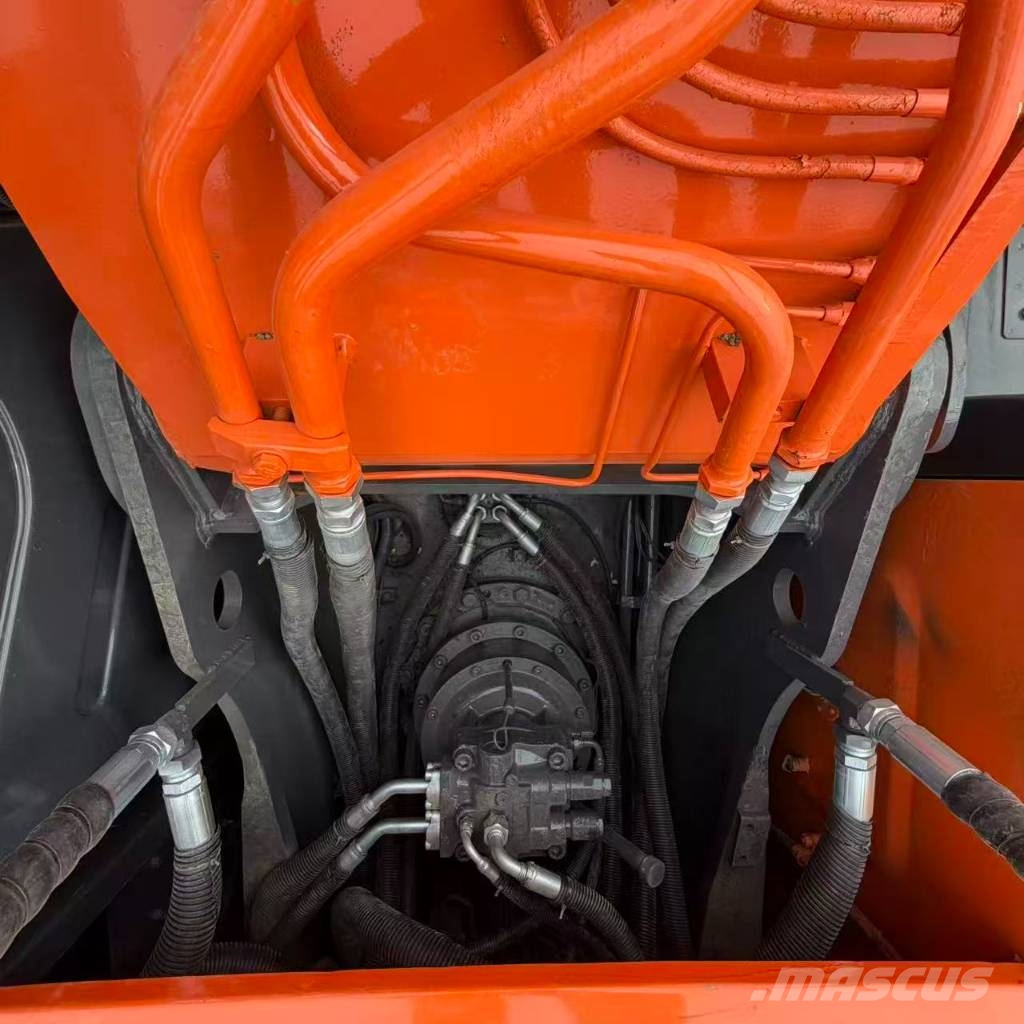 Hitachi ZX210 Kāpurķēžu ekskavatori