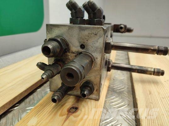 Massey Ferguson 9407 (7210001) hydraulic block Hidraulika