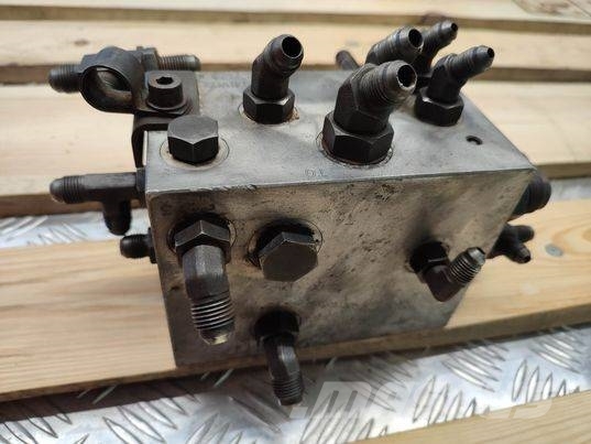 Massey Ferguson 9407 (7210001) hydraulic block Hidraulika