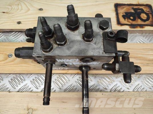 Massey Ferguson 9407 (7210001) hydraulic block Hidraulika
