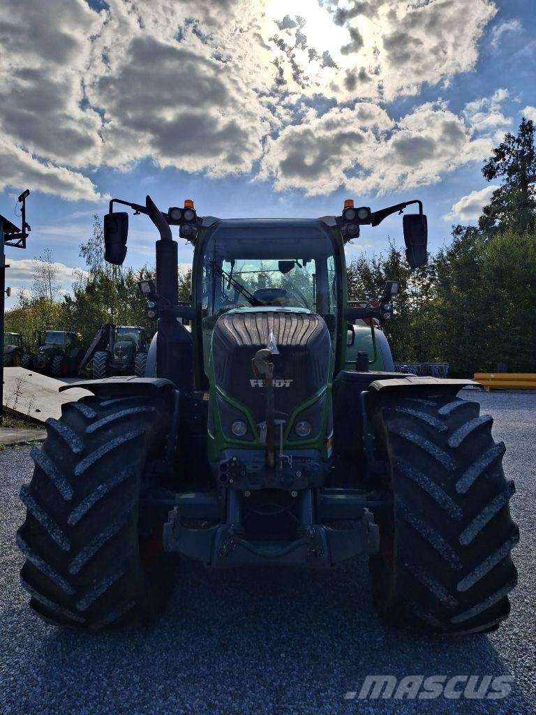 Fendt 718 VARIO POWER + Tractors