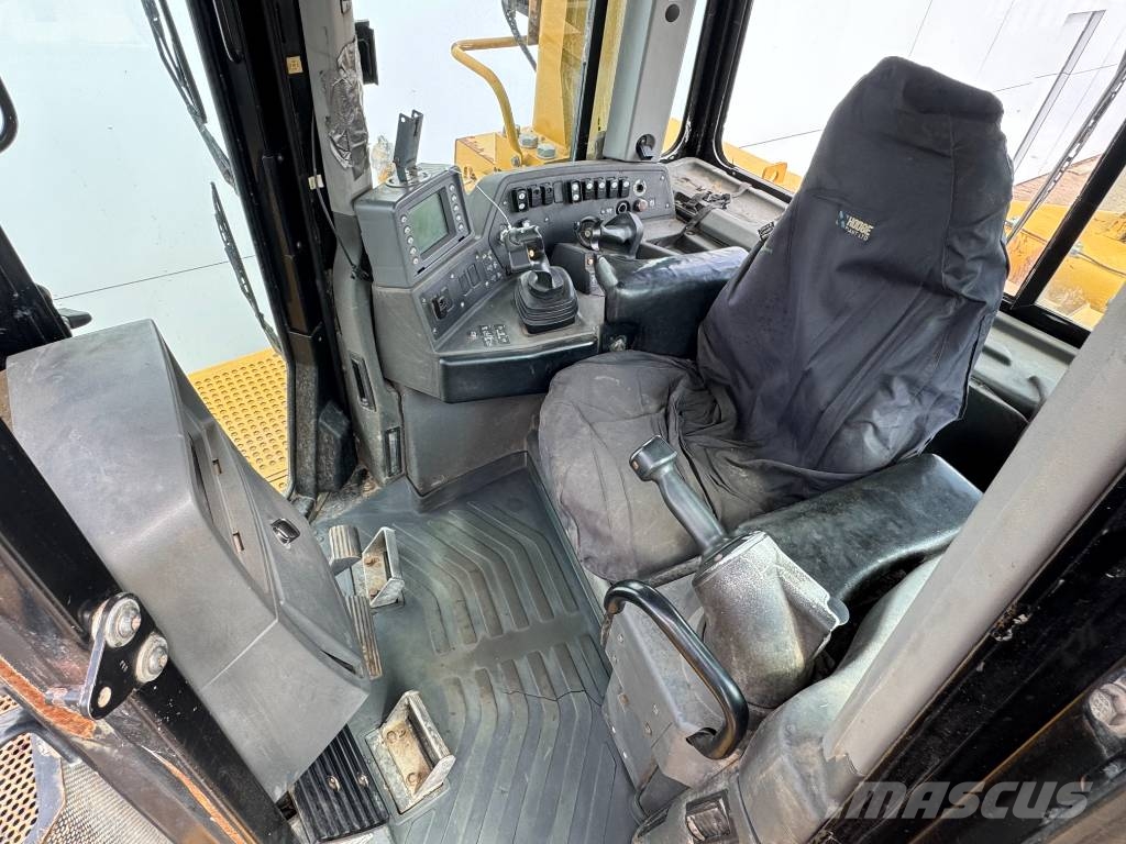 CAT D9T - Ripper / Auto Greasing / Airco 크롤러 도저