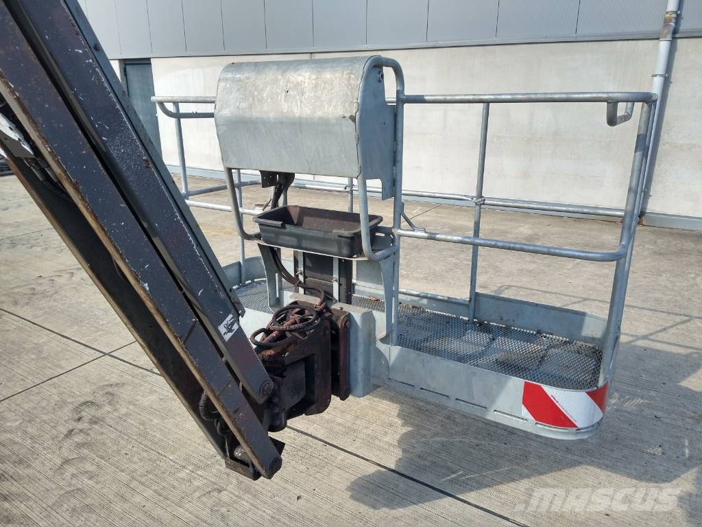 Manitou 200 ATJ (261) Zelfrijdende knikarm hoogwerker
