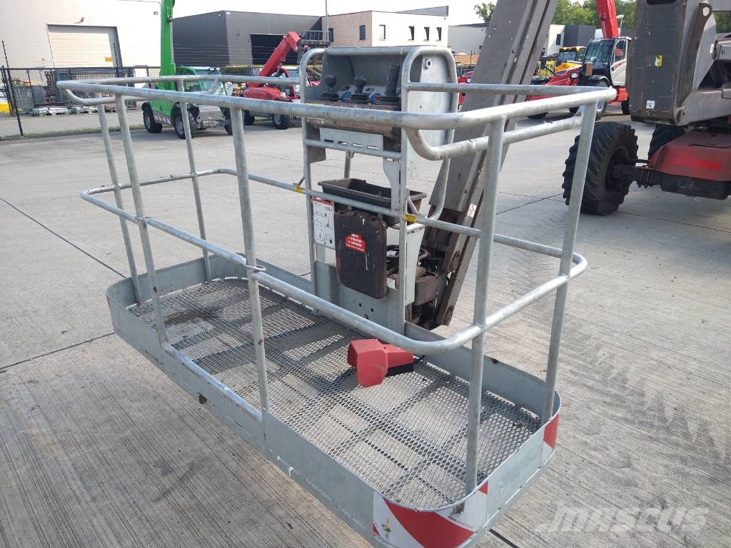 Manitou 200 ATJ (261) Zelfrijdende knikarm hoogwerker