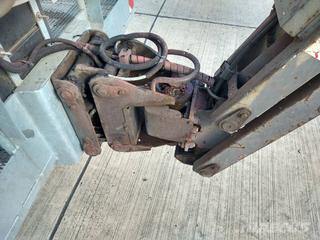Manitou 200 ATJ (261) Zelfrijdende knikarm hoogwerker