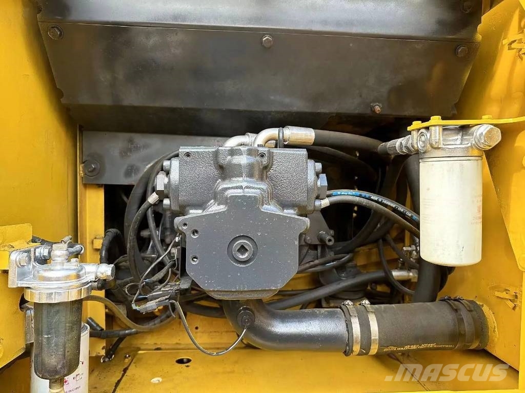 Komatsu PC220-8 Εκσκαφείς με ερπύστριες