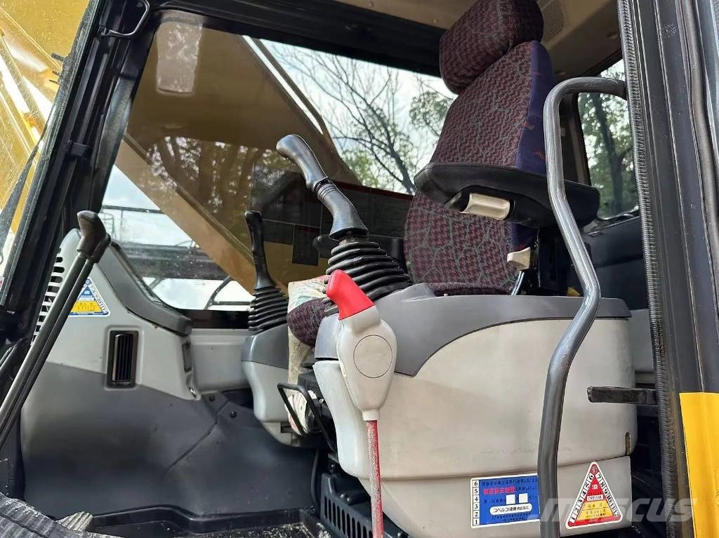 Komatsu PC220-8 Εκσκαφείς με ερπύστριες