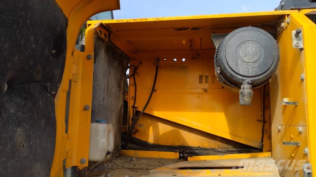 JCB JS 330 ME Rupsgraafmachines