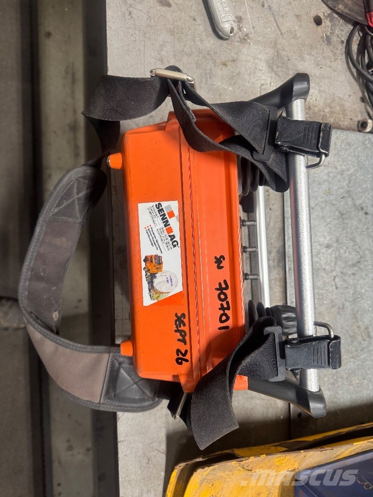  Handex HD 520 B رافعات مجنزرة