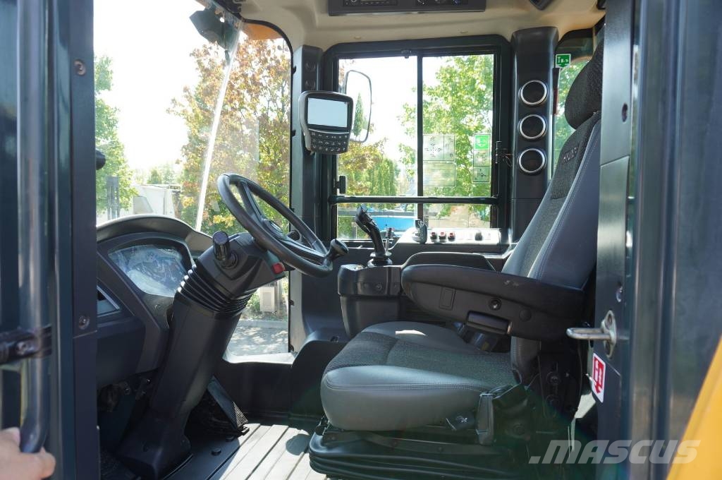 Hyundai HL940A articulated loader/ year 2021/ weight 13.5t Фронтальні навантажувачі