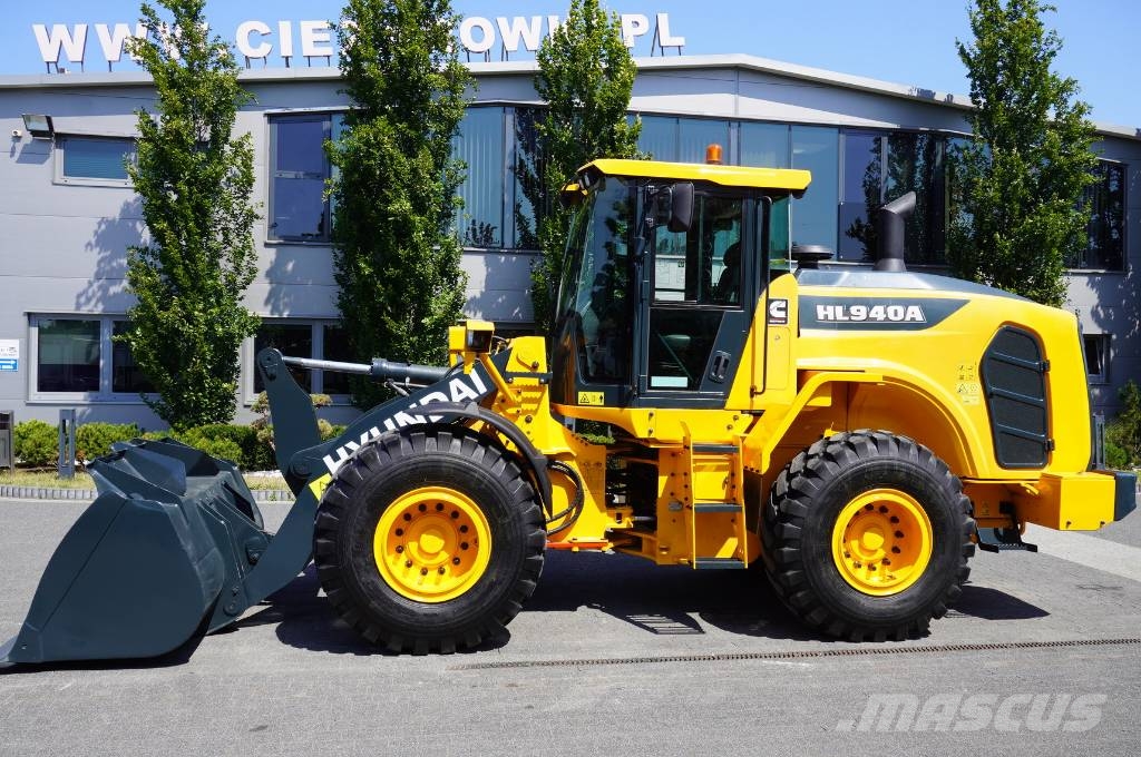 Hyundai HL940A articulated loader/ year 2021/ weight 13.5t Фронтальні навантажувачі
