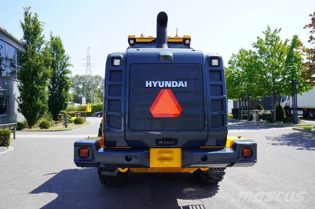 Hyundai HL940A articulated loader/ year 2021/ weight 13.5t Фронтальні навантажувачі