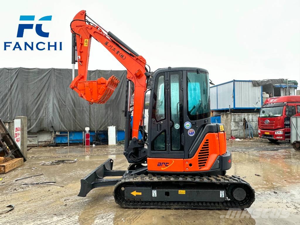 Hitachi ZX 50 U حفارات صغيرة أقل من 7 طن (حفارات صغيرة)